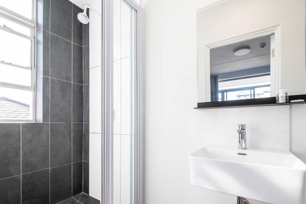 Metropole East Of Main Spacious Sea Point Retreat * Cidade Do Cabo