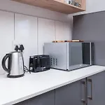 Metropole East Of Main Spacious Sea Point Retreat