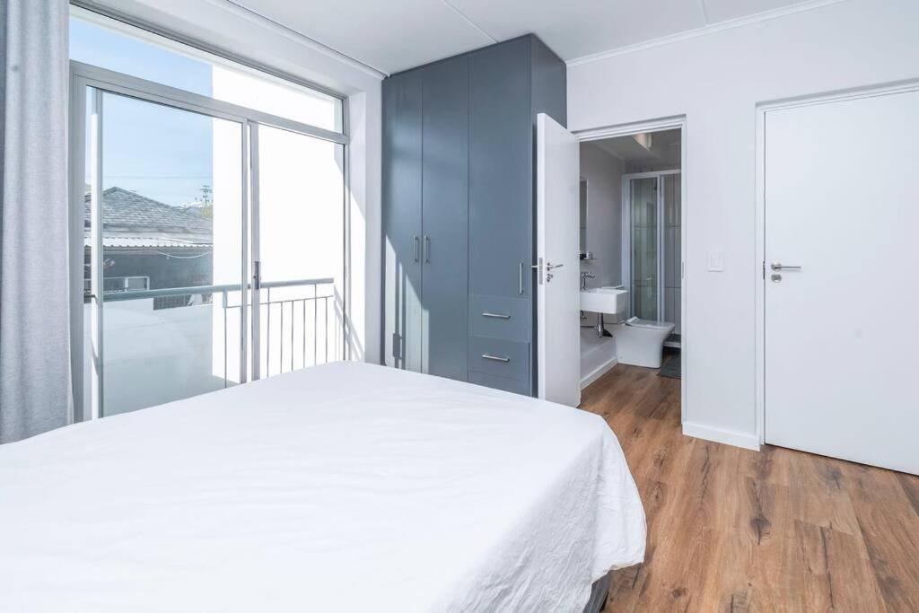Metropole East Of Main Spacious Sea Point Retreat Apartment Cape Town