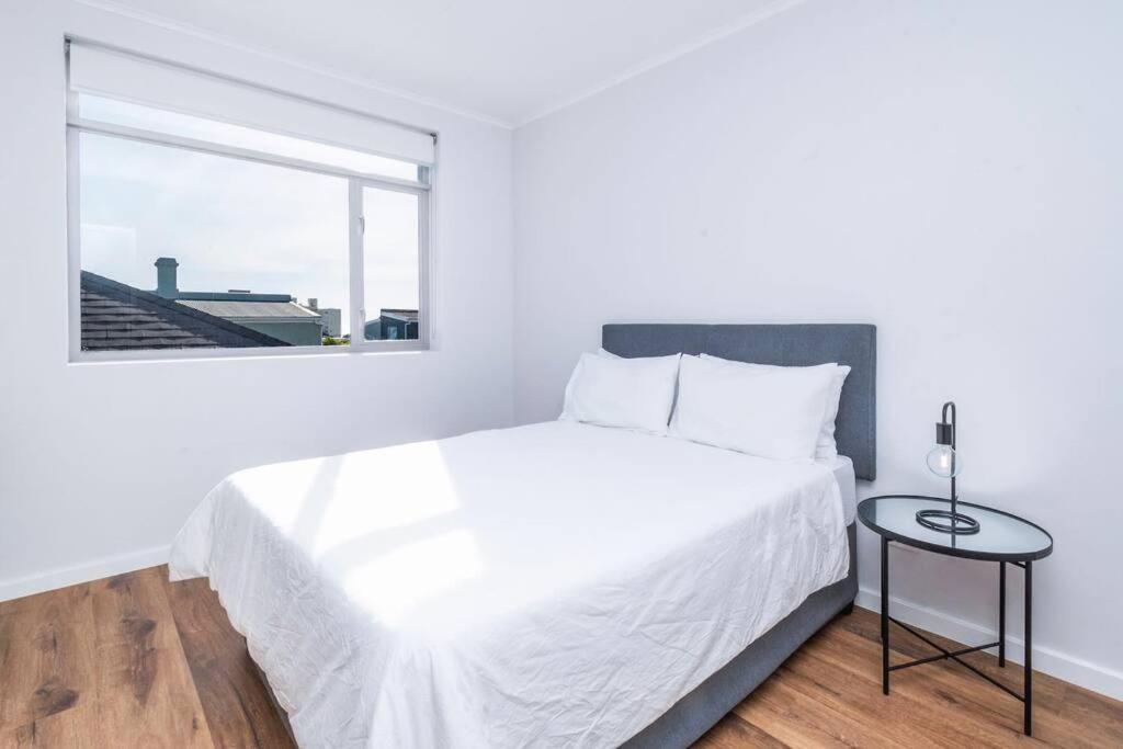 Apartment Metropole East Of Main Spacious Sea Point Retreat Cape Town