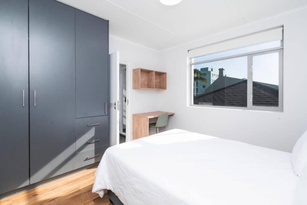 Metropole East Of Main Spacious Sea Point Retreat Apartment *