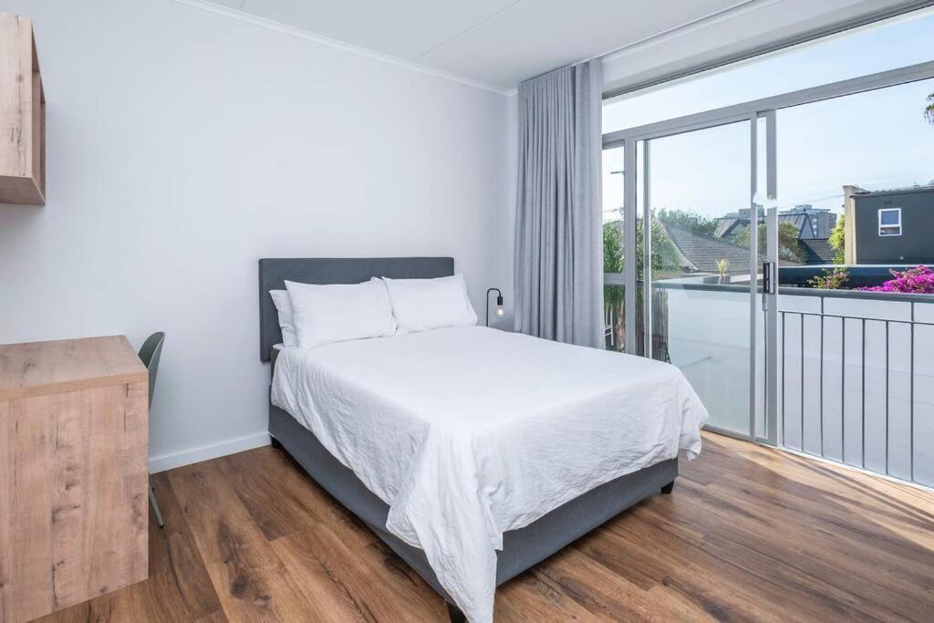 Metropole East Of Main Spacious Sea Point Retreat * Cape Town
