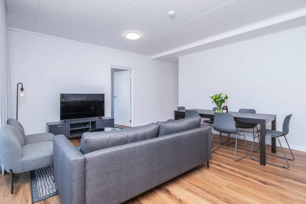 Metropole East Of Main Spacious Sea Point Retreat * Cape Town