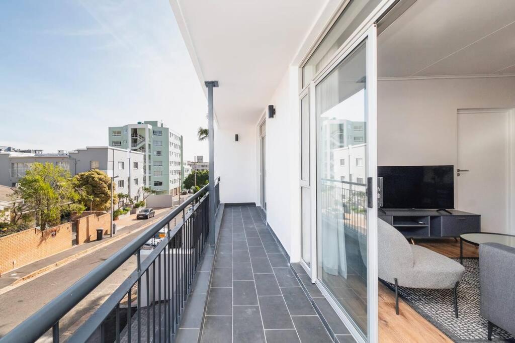 Metropole East Of Main Spacious Sea Point Retreat Apartment Cape Town