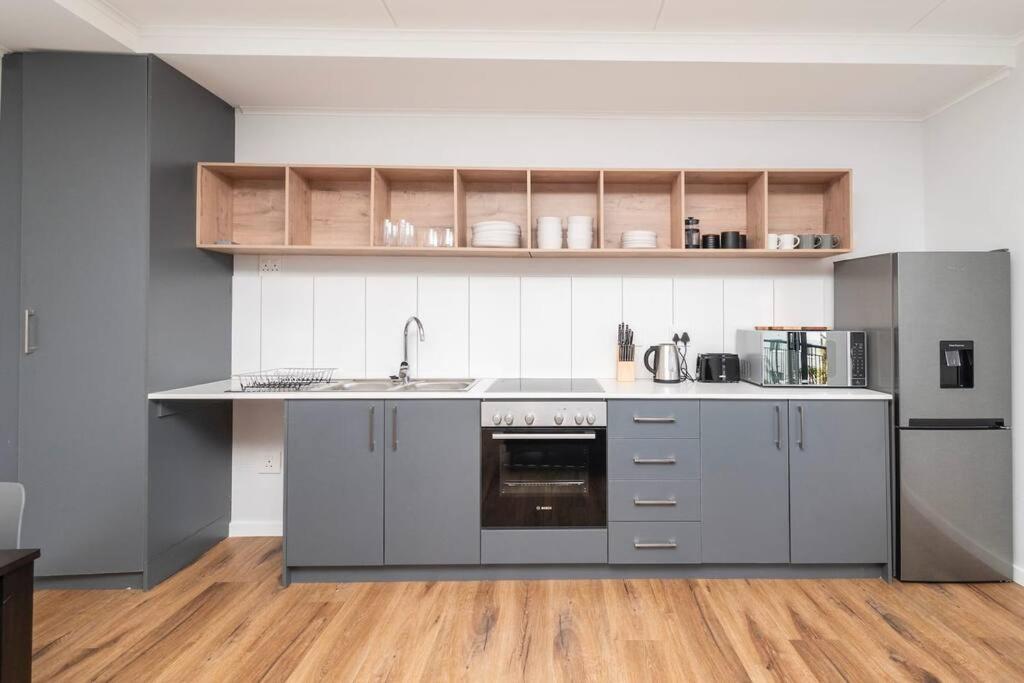 Metropole East Of Main Spacious Sea Point Retreat *