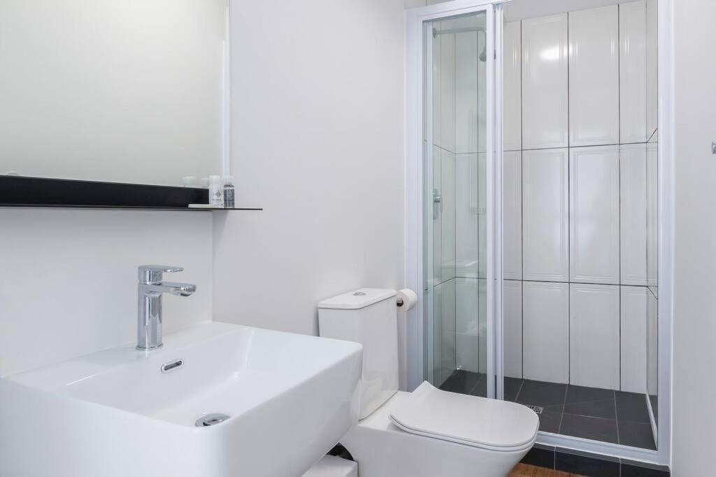 Metropole East Of Main Spacious Sea Point Retreat Apartment *