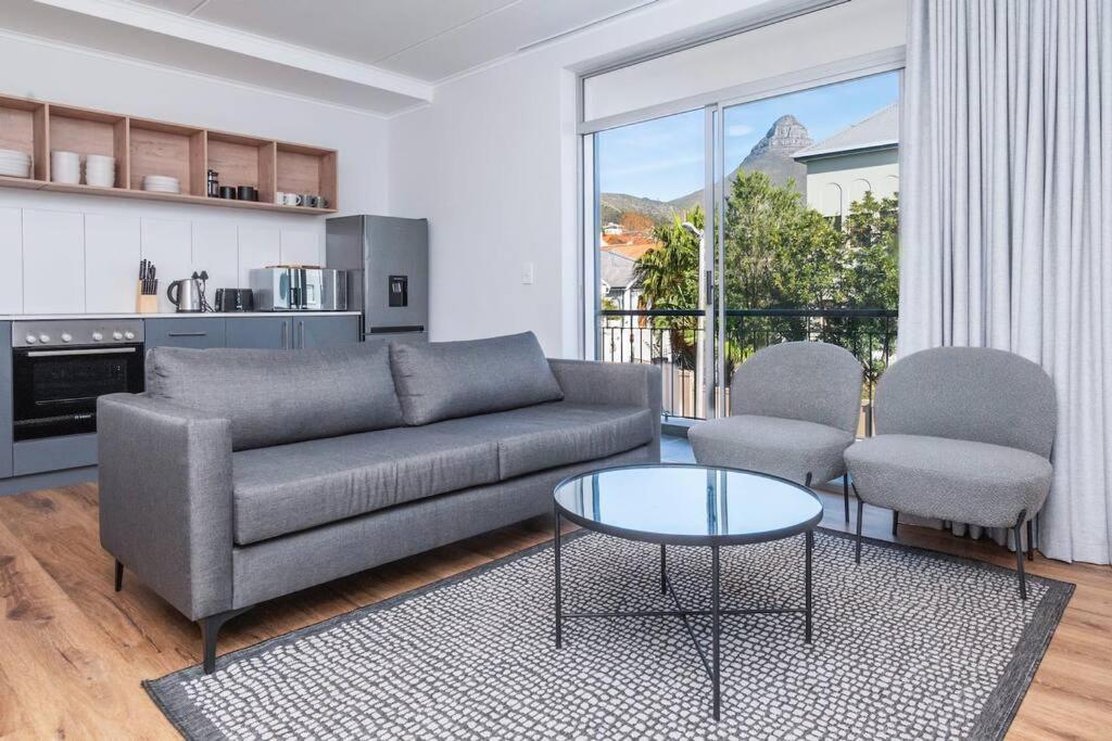 Apartment Metropole East Of Main Spacious Sea Point Retreat Cape Town